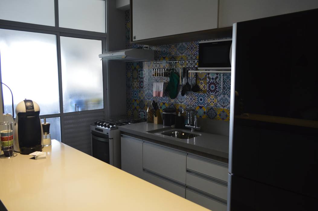 Bancada da cozinha Zappa e Oliveira Arquitetura e Interiores Cozinhas modernas Quartzo