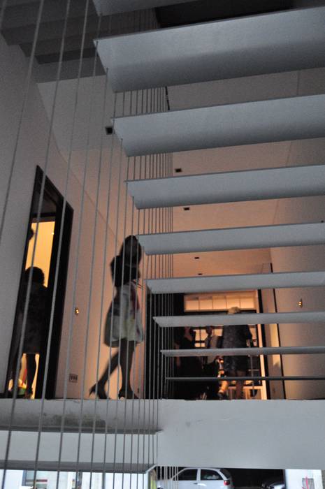 Casa Atouguia , Escala Absoluta Escala Absoluta Corredores, halls e escadas minimalistas