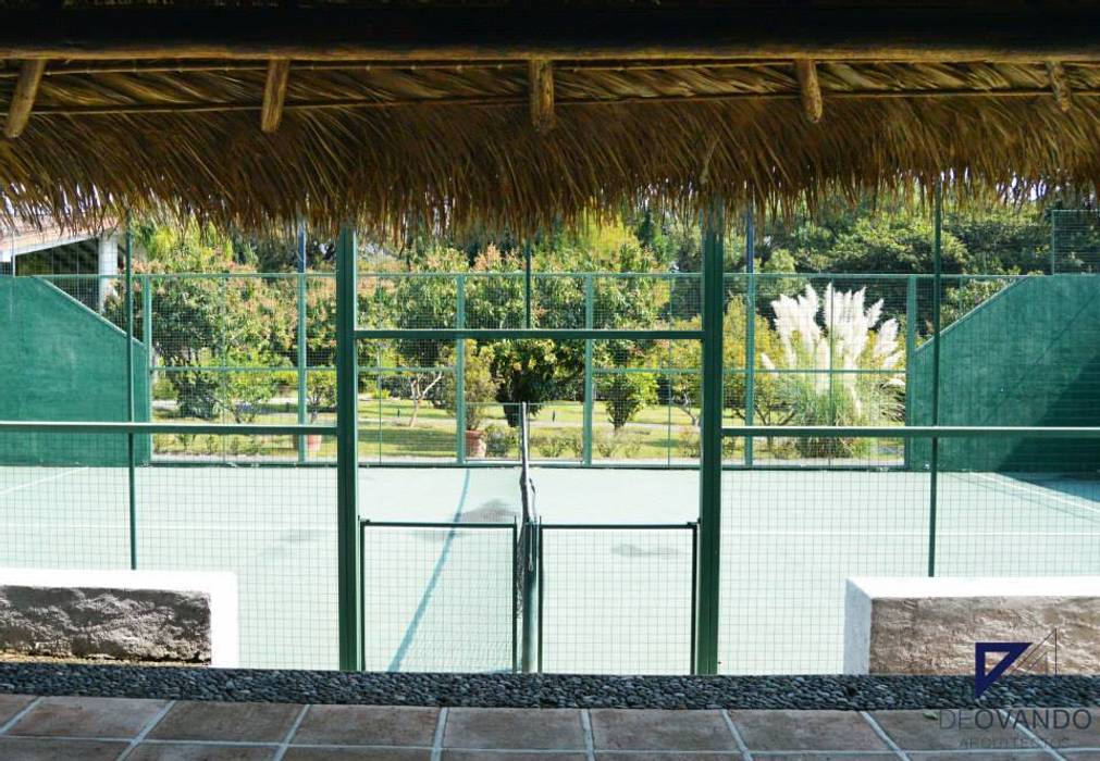 COUNTRY HOUSE IN MALINALCO MEXICO, De Ovando Arquitectos De Ovando Arquitectos Colonial style balcony, porch & terrace