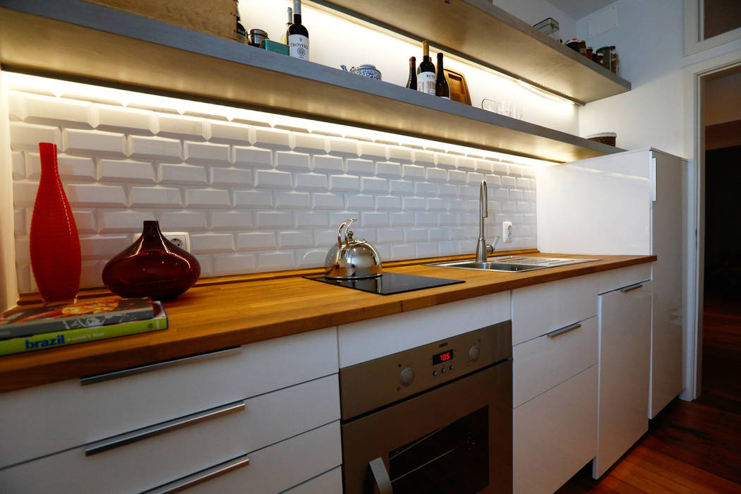 Uma atmosfera moderna num fundo antigo, Architect Your Home Architect Your Home Cozinhas modernas