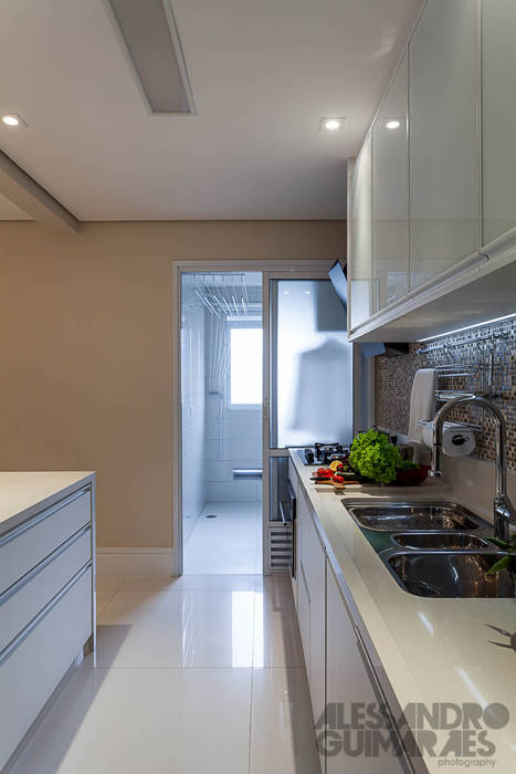 Apartamento moderno e sofisticado, Martins Valente Arquitetura e Interiores Martins Valente Arquitetura e Interiores Modern kitchen Sinks & taps