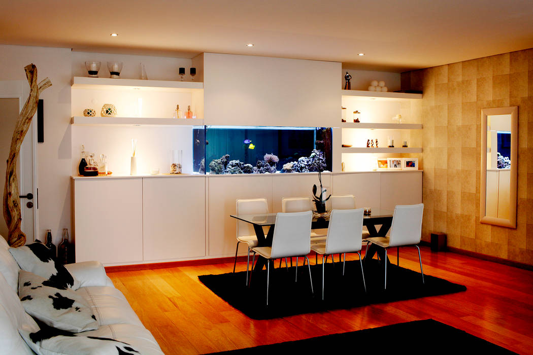 ADn saltwater aquarium in a dining room , ADn Aquarium Design ADn Aquarium Design Salas de jantar modernas Acessórios e decoração