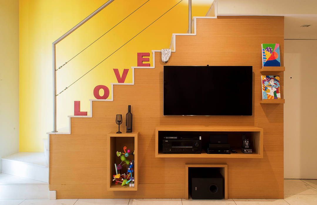 Projeto KL | Barra da Tijuca, CORES - Arquitetura e Interiores CORES - Arquitetura e Interiores Living room Shelves