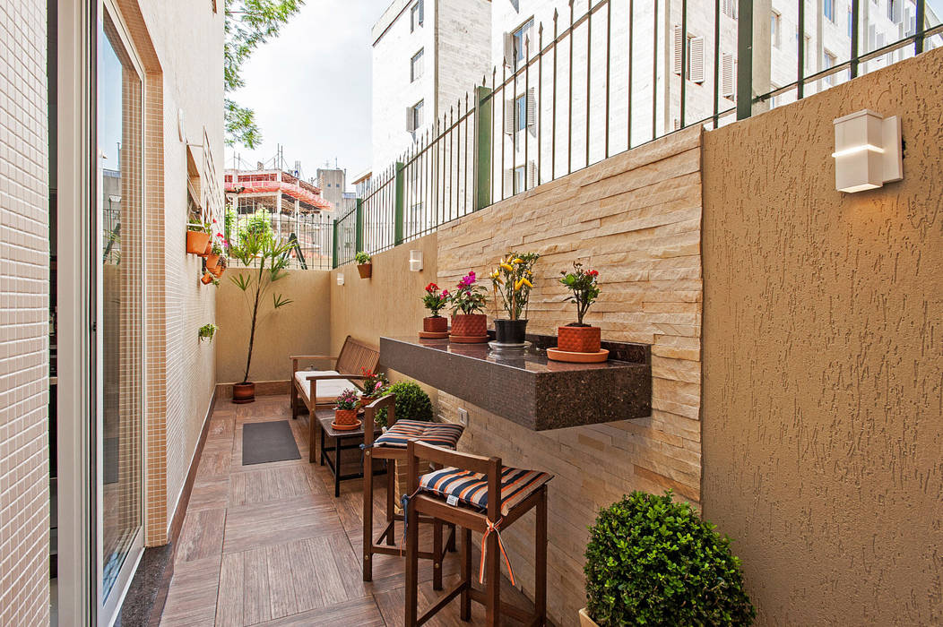 Patrícia Azoni Arquitetura + Arte & Design Balcones y terrazas de estilo tropical