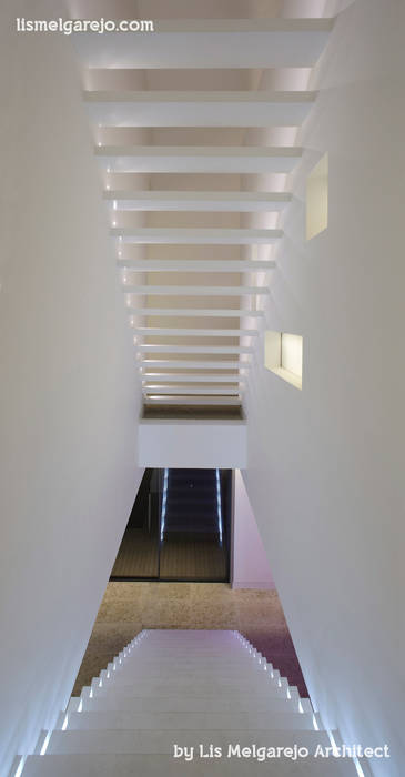 Zagaleta G31, Lis Melgarejo Arquitectura Lis Melgarejo Arquitectura Modern Corridor, Hallway and Staircase