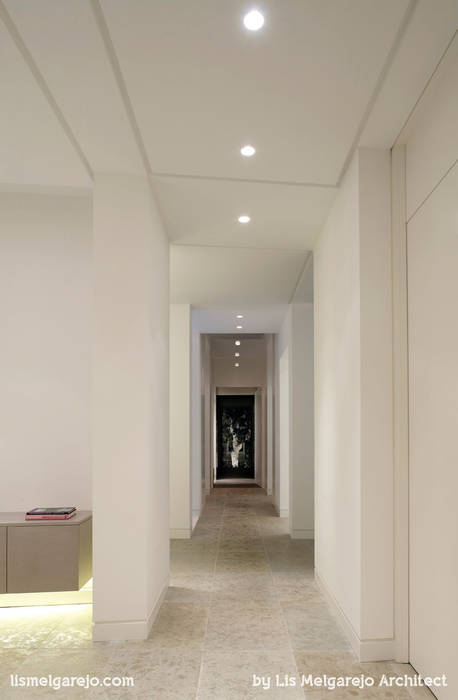 Zagaleta G31, Lis Melgarejo Arquitectura Lis Melgarejo Arquitectura Modern Corridor, Hallway and Staircase