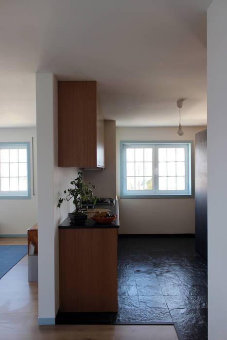 a cozinha que nos faz felizes, crónicas do habitar crónicas do habitar Cozinhas minimalistas Armários e estantes