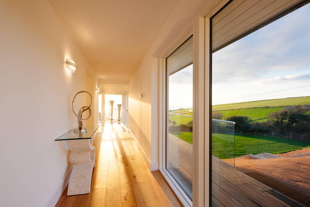 Hallway Perfect Stays Modern Corridor, Hallway and Staircase