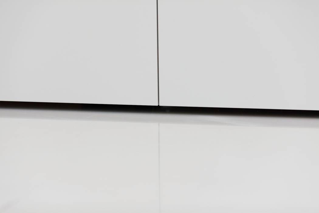 dieGarage - slobodenka&weiss - Architekt DI Weiss ZT GmbH SLOBODENKA X WEISS Minimalistische Wände & Böden