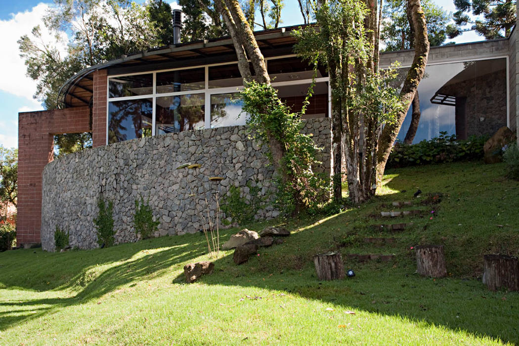 Casa Joaci de Oliveira, Enrico Benedetti Arquitetos Enrico Benedetti Arquitetos Casas de estilo rural