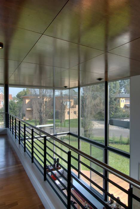 Casa La Colina, JV&ARQS Asociados JV&ARQS Asociados Modern Corridor, Hallway and Staircase