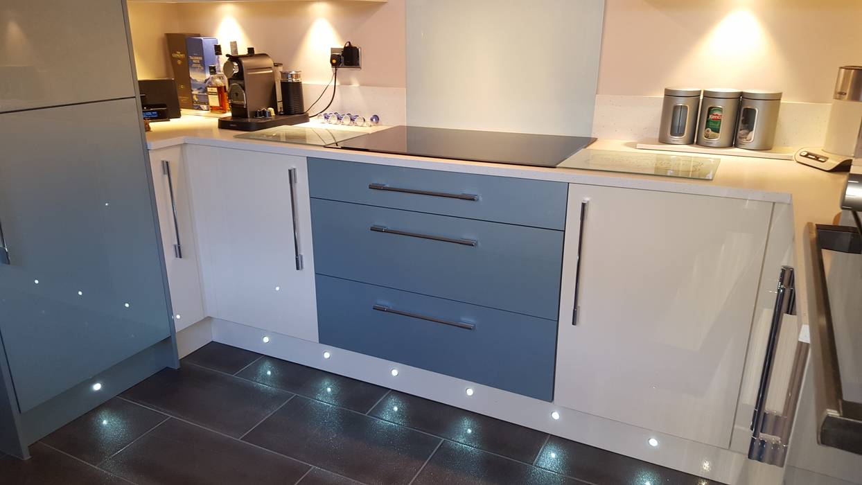 Blue & Cream Gloss Kitchen, Aberdare, South Wales, Hitchings & Thomas Ltd Hitchings & Thomas Ltd Dapur Modern