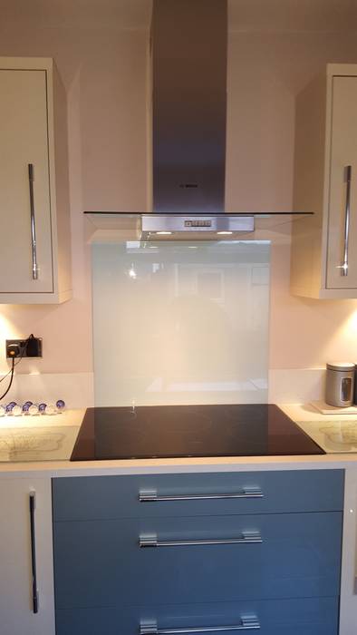 Blue & Cream Gloss Kitchen, Aberdare, South Wales by Hitchings & Thomas Ltd Сучасний