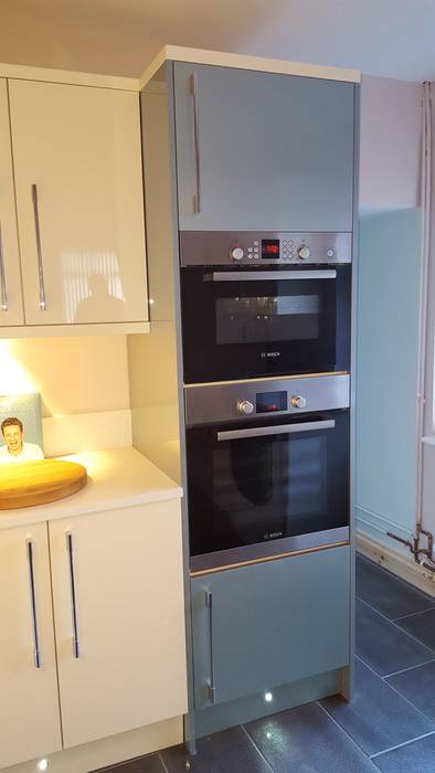 Blue & Cream Gloss Kitchen, Aberdare, South Wales, Hitchings & Thomas Ltd Hitchings & Thomas Ltd Cocinas de estilo moderno