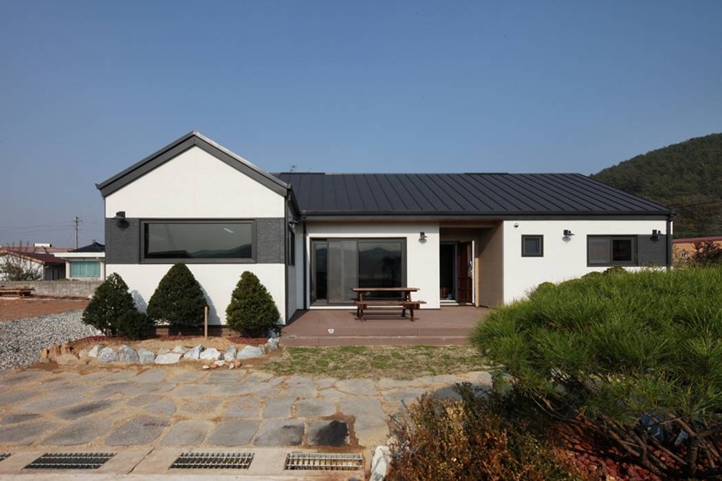 햇살품은 미니멀리즘 주택 [용인 방아리], 윤성하우징 윤성하우징 Casas de estilo moderno