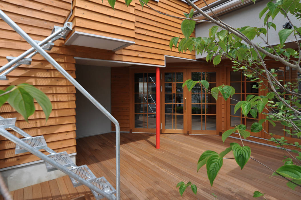 所沢の家, （株）独楽蔵 KOMAGURA （株）独楽蔵 KOMAGURA Modern style balcony, porch & terrace