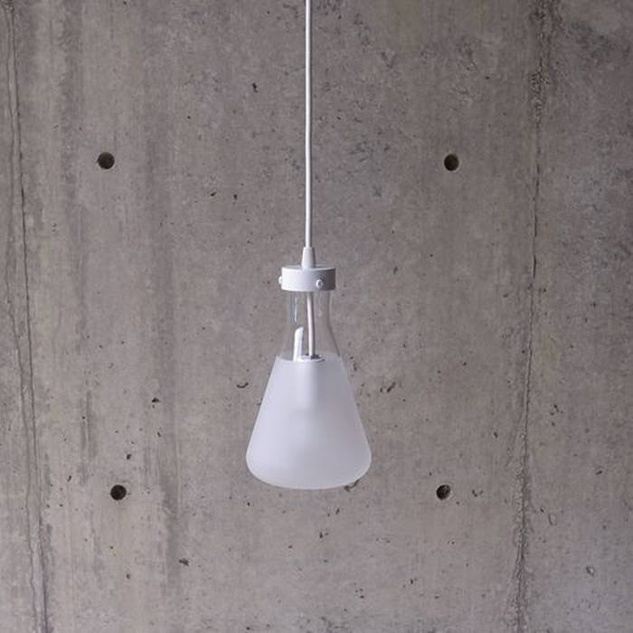 FLASK - Pendant Lamp, abode Co., Ltd. abode Co., Ltd. ミニマルデザインの リビング 照明