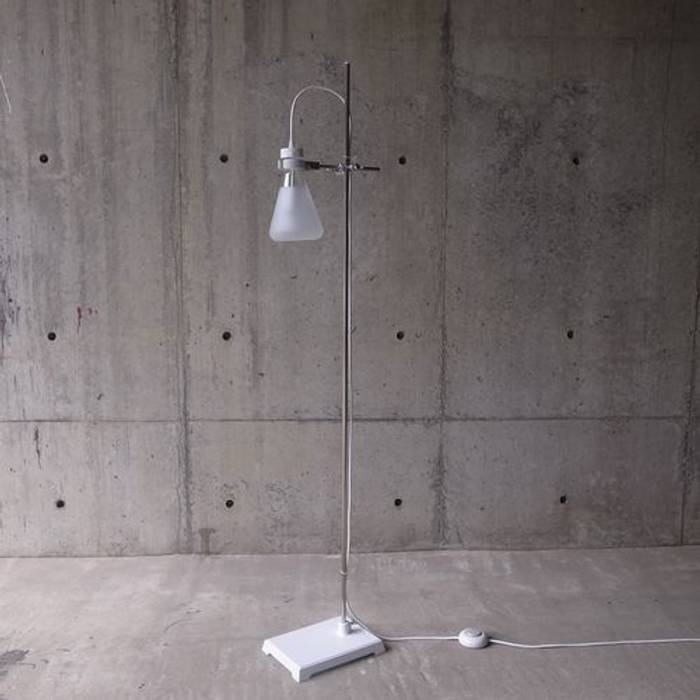 FLASK - Floor Lamp, abode Co., Ltd. abode Co., Ltd. ミニマルデザインの リビング 照明