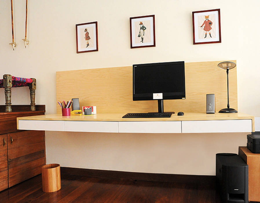 Hanging Desk, Redesign Studio Redesign Studio Ruang Studi/Kantor Modern Desks