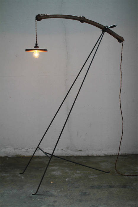 No.111 Floor Lamp フロアランプ, 木の生活道具MWC.WORKSHOP 木の生活道具MWC.WORKSHOP Moderne Arbeitszimmer Beleuchtungen