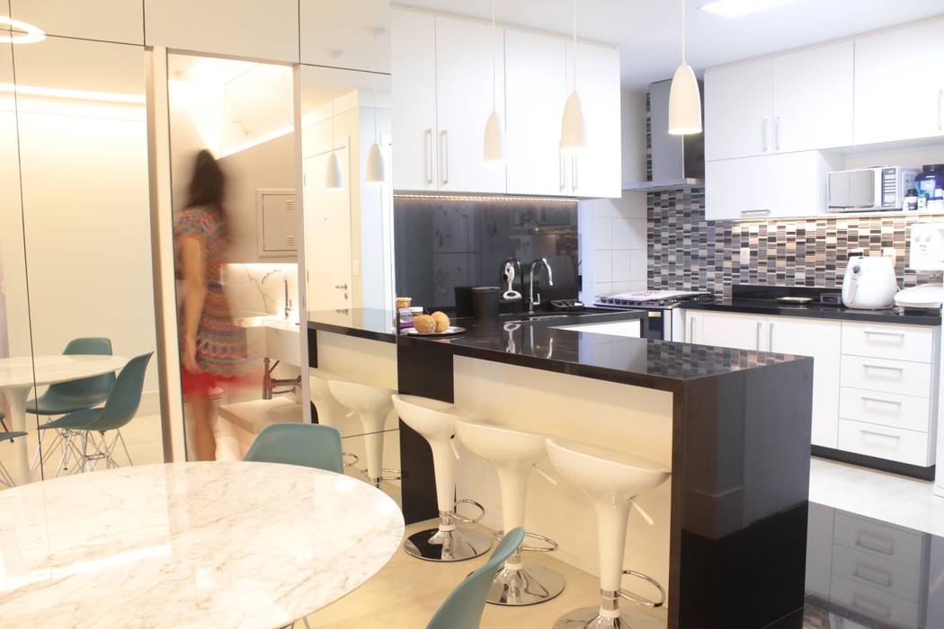 Projeto de interiores de apartamento StudioM4 Arquitetura Cozinhas modernas Bancadas