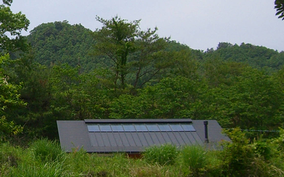 トトロの森に佇む家, AMI ENVIRONMENT DESIGN／アミ環境デザイン AMI ENVIRONMENT DESIGN／アミ環境デザイン Casas de estilo asiático