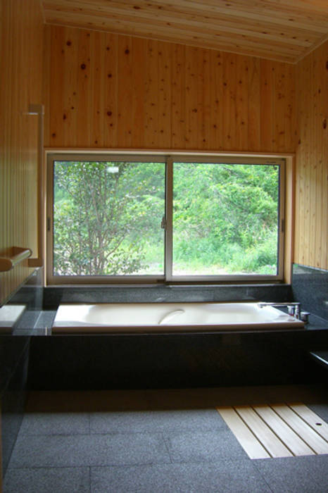 トトロの森に佇む家, AMI ENVIRONMENT DESIGN／アミ環境デザイン AMI ENVIRONMENT DESIGN／アミ環境デザイン 和風の お風呂
