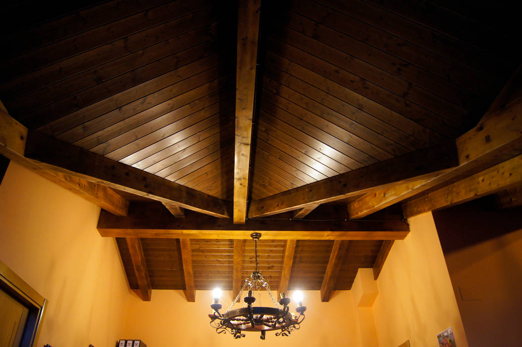 Cubierta ejecutada con panel de madera panelestudio, panelestudio panelestudio Corredores, halls e escadas clássicos Madeira Acabamento em madeira