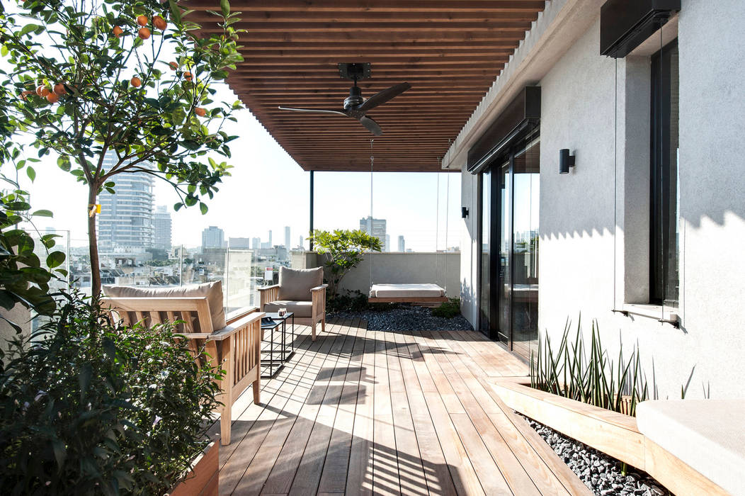 Duplex Penthouse in Tel Aviv, toledano + architects toledano + architects Тераса Дерево Дерев'яні