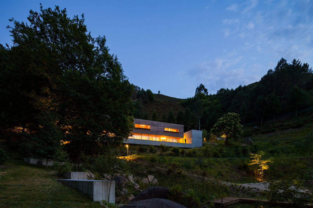 Casa do Gerês Carvalho Araújo Garagens e arrecadações modernas Betão