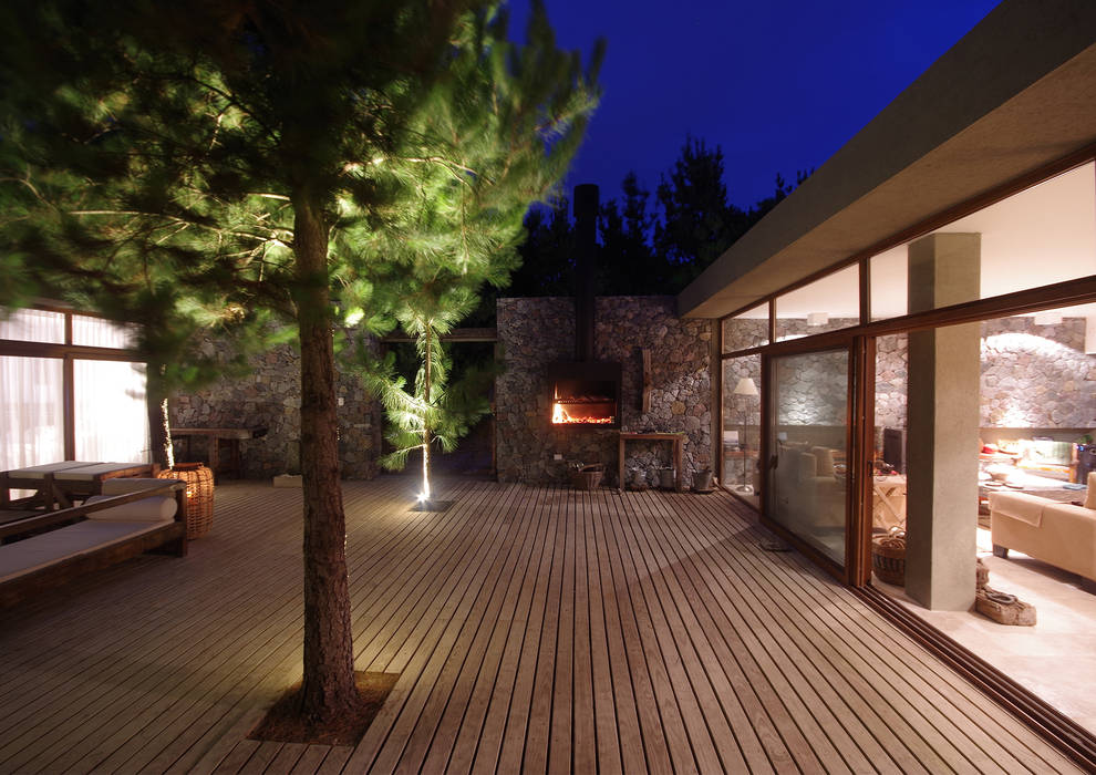 Casas de Playa - El Patio -, LUCAS MC LEAN ARQUITECTO LUCAS MC LEAN ARQUITECTO 모던스타일 복도, 현관 & 계단