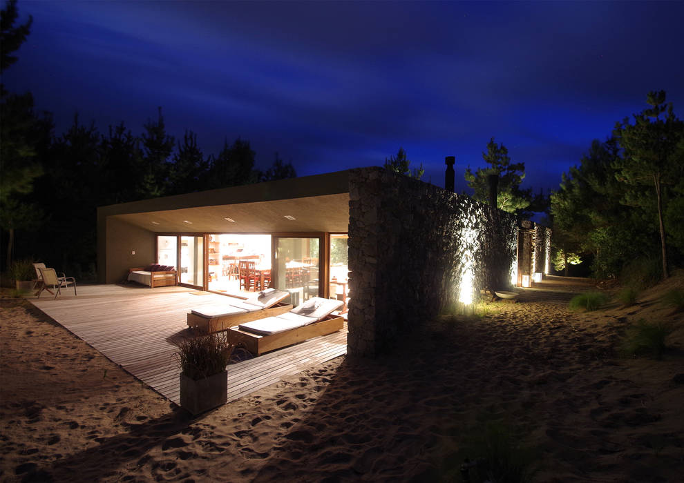 Casas de Playa - El Patio -, LUCAS MC LEAN ARQUITECTO LUCAS MC LEAN ARQUITECTO Casas modernas