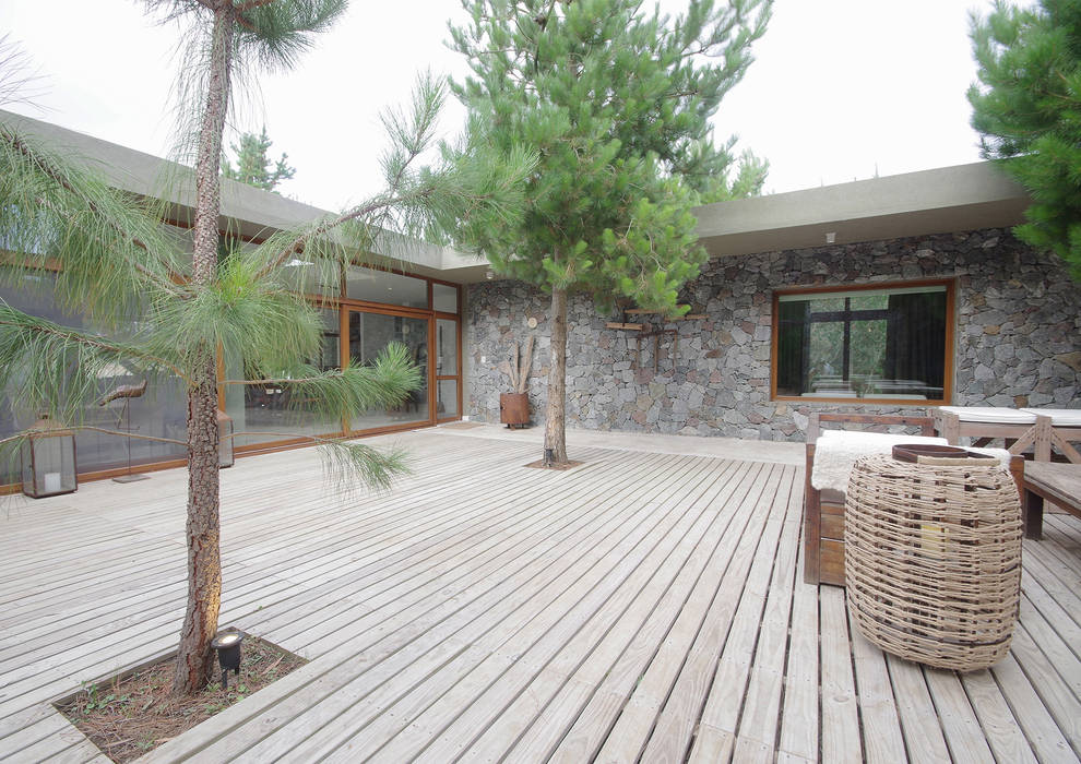 Casas de Playa - El Patio -, LUCAS MC LEAN ARQUITECTO LUCAS MC LEAN ARQUITECTO Modern Garden