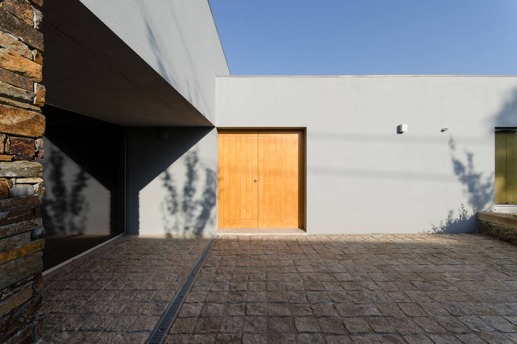 Habitação Unifamiliar Monte dos Saltos, olgafeio.arquitectura olgafeio.arquitectura Minimalist house