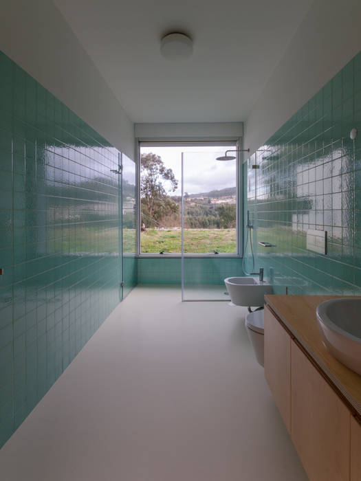 Habitação Unifamiliar Monte dos Saltos, olgafeio.arquitectura olgafeio.arquitectura Minimalist style bathrooms