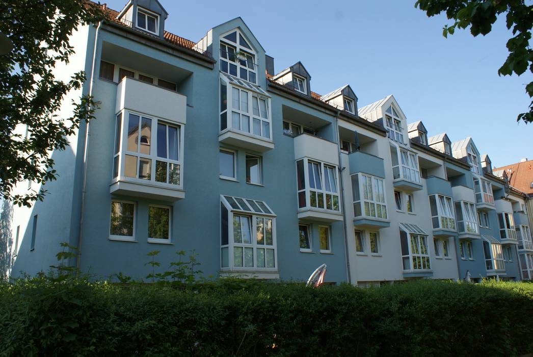 Fassadensanierung Regensburg , farben schiller farben schiller Casas estilo moderno: ideas, arquitectura e imágenes