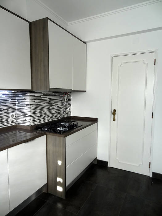 Cozinhas modernas por Happy Ideas At Home - Arquitetura e Remodelação de Interiores Moderno