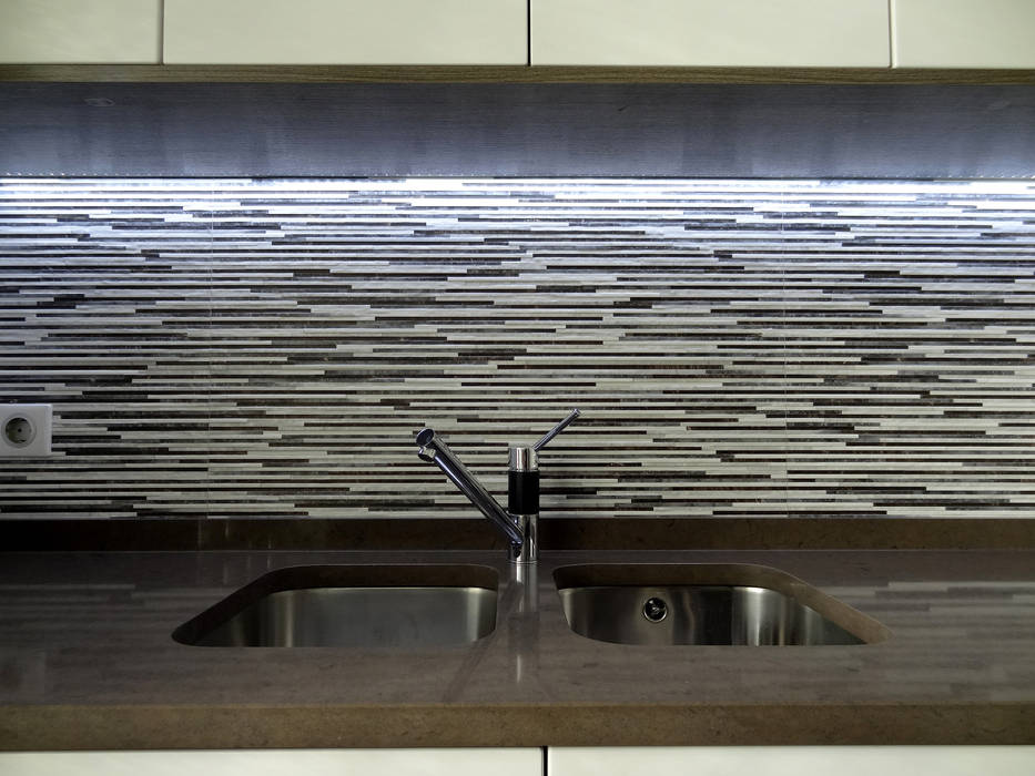 Cozinhas modernas por Happy Ideas At Home - Arquitetura e Remodelação de Interiores Moderno