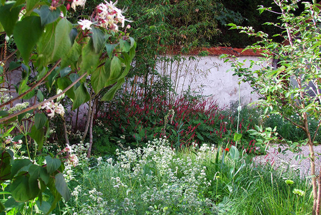 Jardin à foison, Fertiles Fertiles Jardines de estilo ecléctico Plantas y flores