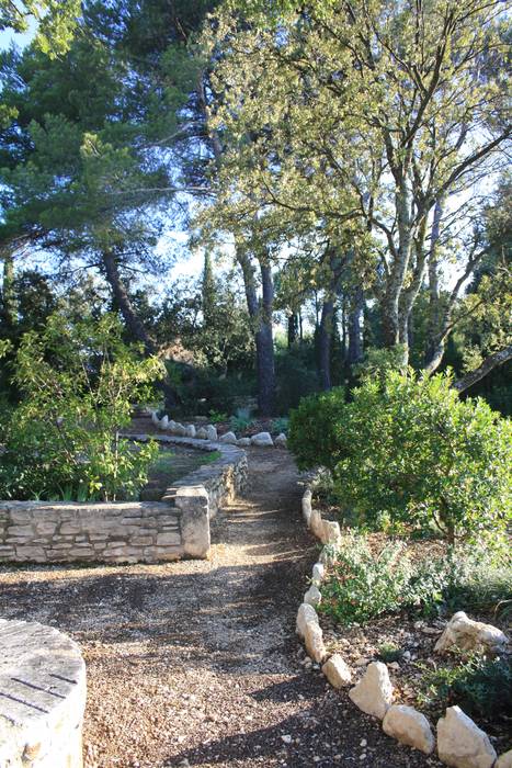 Cheminement avec bordure pierre I.D.O jardins Jardin méditerranéen