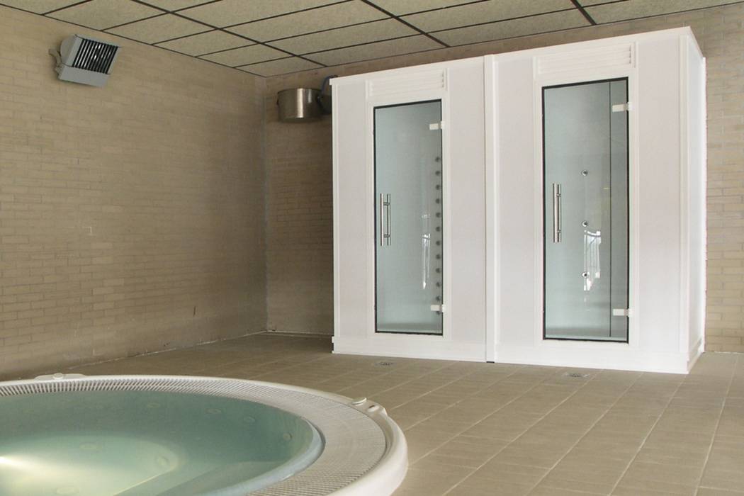 Duchas prefabricadas | Prefabricated showers INBECA Wellness Equipment Baños de estilo moderno Bañeras y duchas
