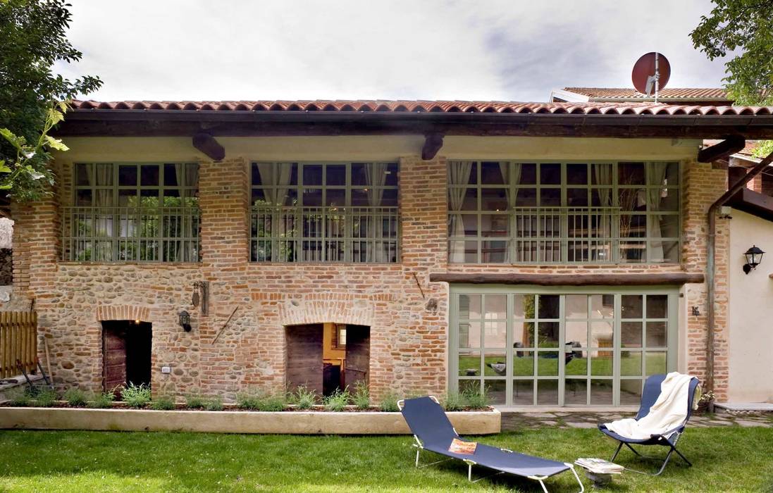 Ex fienile recuperato, Fabio Carria Fabio Carria Rustic style houses