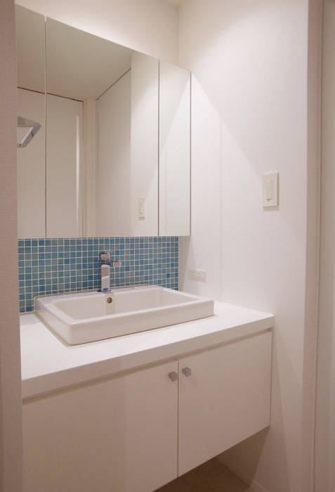 洗面所 祐成大秀建築設計事務所 北欧スタイルの お風呂・バスルーム タイル
