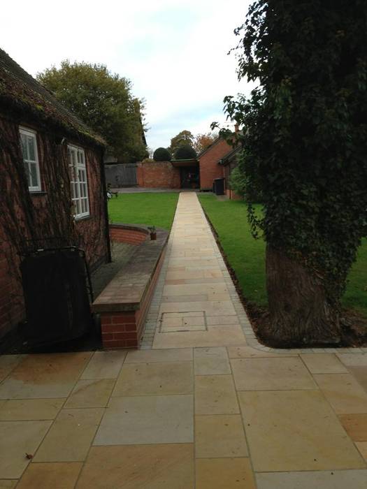 KENSINGTON SANDSTONE PAVING BARTON FIELDS PATIO & LANDSCAPE CENTRE Modern garden Sandstone