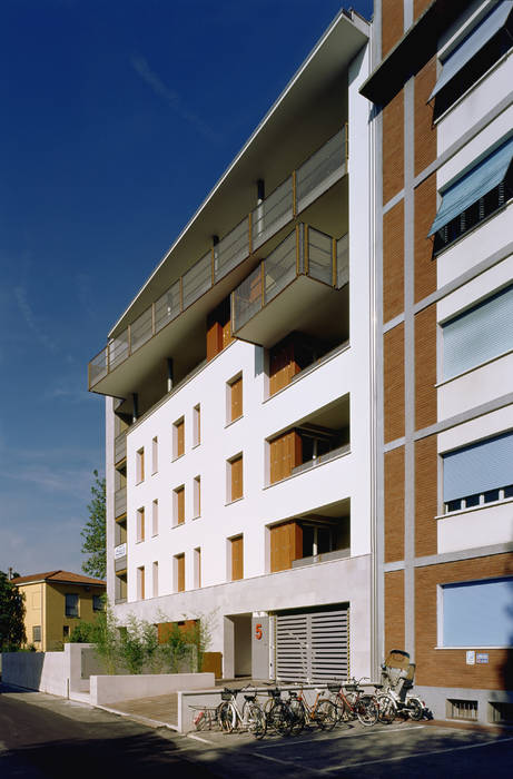 EDIFICIO RESIDENZIALE MARCO POLO, STUDIO DI ARCHITETTURA RAFFIN STUDIO DI ARCHITETTURA RAFFIN Maisons modernes