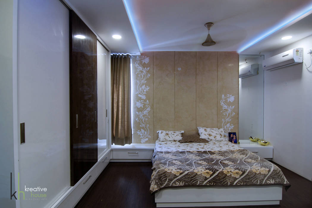 BUDDHA MURAL AND BODHI TREE THEMED INTERIORS FOR A VILLA IN HYDERABAD, KREATIVE HOUSE KREATIVE HOUSE Eclectic style bedroom Wood Wood effect Beds & headboards