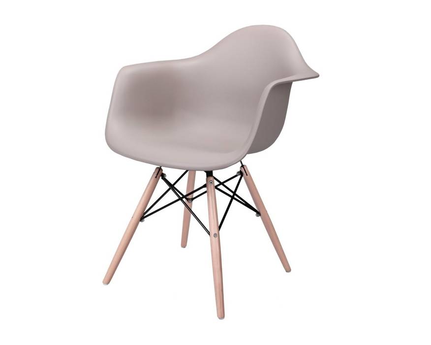 Krzesło z drewnianymi nogami, mild grey onemarket.pl Skandynawski salon Plastik Kanapy i fotele