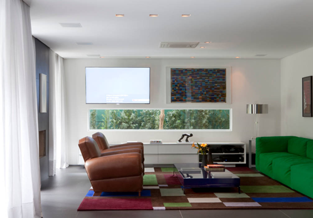 Residência Alto de Pinheiros, Antônio Ferreira Junior e Mário Celso Bernardes Antônio Ferreira Junior e Mário Celso Bernardes Modern living room