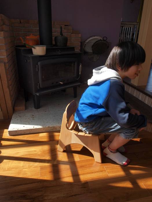 B-child chair Loop order furniture オリジナルデザインの 子供部屋 木 木目調 机＆椅子