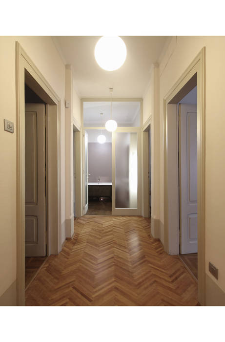 INTERNI CASA PZ, STUDIO DI ARCHITETTURA RAFFIN STUDIO DI ARCHITETTURA RAFFIN Classic style corridor, hallway and stairs